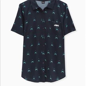 Torrid button up short sleeved JAWS shirt